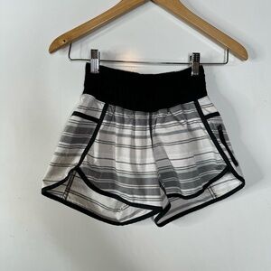 Lululemon Tracker Short II 2-way Stretch Mini Groovy Stripe Dune Size 4